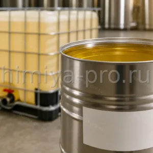 Рафинированное пальмовое масло золотистой жидкости в стальной бочке для выпечки, кондитерских жиров и фритюра