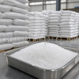 Промышленный сульфат магния гептагидрат 99,86 % в белых кристаллах и стандартной химической упаковке на складе.