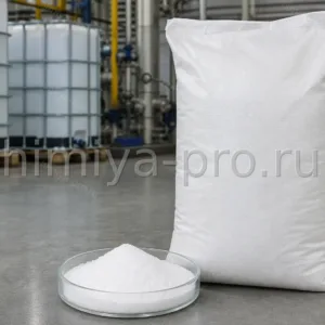 Белый кристаллический порошок тринатрийфосфата Na3PO4 (E339) в мешке для моющих средств и обезжиривания