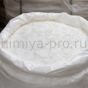 Восковые белые хлопья и пастилки неионогенного эмульгатора TEGO Care 450 в мешке 25 кг на поддоне склада сырья