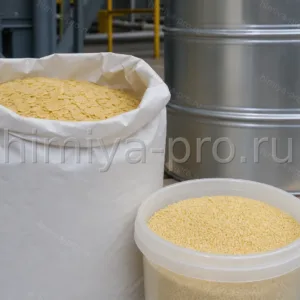 Светло-жёлтые гранулы и хлопья твёрдой эпоксидной смолы KER 3001 в мешке и ёмкости — антикоррозионные грунты