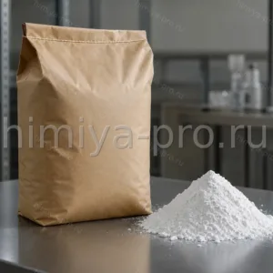 Белый порошок оксида олова (IV) в промышленном мешке на складе; пигмент для керамики, стекла и оптики по ГОСТ.