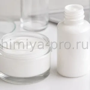 Бархатистая полимерная жидкость TEQPOLYMER VELVET в таре; модификатор текстуры для тональных средств и косметики с мягким финишем.
