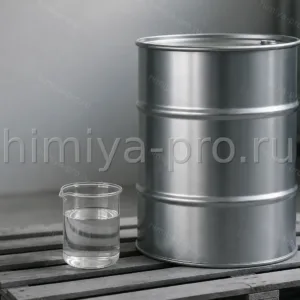 Бесцветная жидкость н-бутилацетата C6H12O2 CAS 123-86-4 в металлической бочке — растворитель для лаков, клеёв и покрытий