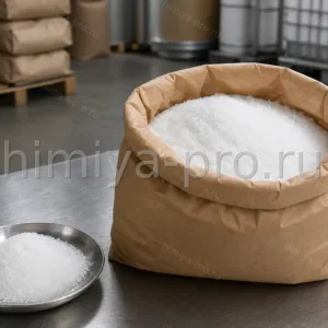 Белый кристаллический порошок L-винной кислоты в промышленной упаковке на складе химического сырья