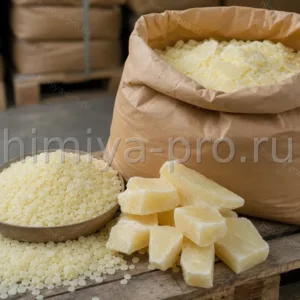 Бледно-жёлтые гранулы и куски воска AKD 1865 alkyl ketene dimer в мешке для бумажной промышленности и аппретирования