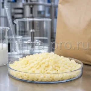 Светлые самоэмульгирующиеся карнаубосодержащие пастилки для водных дисперсий и полиролей оптом на складе