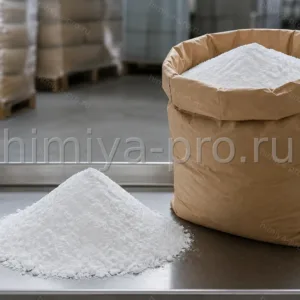 Белый порошок гидроксида алюминия Al(OH)3 в промышленном мешке, огнезащитное наполнительное сырьё для химической промышленности
