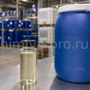 Слегка желтоватая жидкость дигидромирценола в полимерной таре и стеклянной пробе на складе ароматических веществ