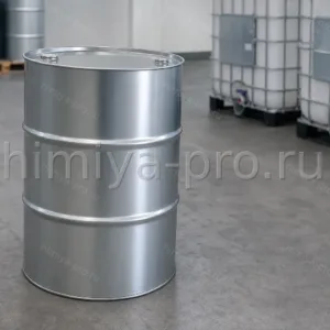 Бесцветная гигроскопичная жидкость диэтаноламина в стальной бочке для абсорбции газов и синтеза ПАВ