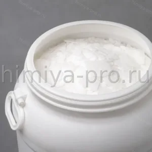Белые чешуи калия гидроокиси KOH 90% в бочке — сильная щёлочь для мыловарения, калиевых электролитов и pH-коррекции