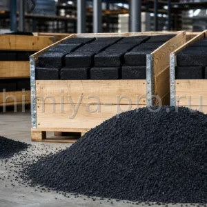 Сырой каучук EPDM в первичных формах: брикеты в ящиках и гранулы на полу склада полимерного сырья