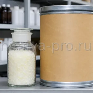 Белые и жёлтые кристаллы хлорида олова(IV) пятиводного в бочке — гигроскопичный реагент-катализатор для химического синтеза