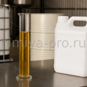 Золотистое рафинированное масло рисовых отрубей CAS 68553-81-7 в мерном стакане, канистра для пищевой и косметической промышленности