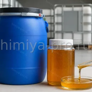 Вязкая янтарная жидкость алкилполиглюкозида BG 220 C8-C10 в бочке как биоразлагаемое ПАВ для шампуней и моющих средств
