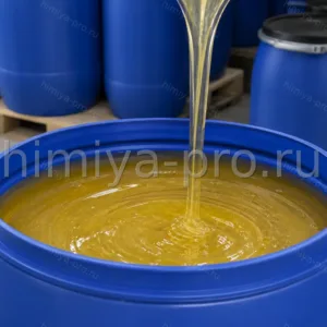 Вязкая золотистая жидкость алкилполиглюкозида BG 425N 48 % кокосовых цепей в бочке для шампуней, гелей и моющих средств