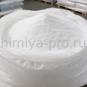 Белые гранулы перкарбоната натрия в мешке — кислородный отбеливатель для стиральных порошков и отбеливания