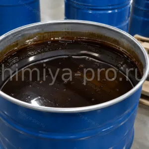 Тёмно-коричневая вязкая жидкость PIBSI в промышленной бочке — беззольный диспергатор для моторных масел