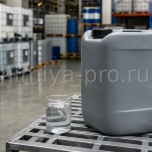 Технический бензиловый спирт CAS 100-51-6 в серой канистре на паллете — растворитель для лакокрасочной промышленности