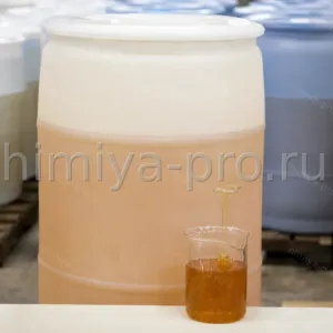 Терполимер TH-3100 карбоксилат-сульфонат: светло-янтарная вязкая жидкость в пластиковой бочке для водоподготовки и промывки