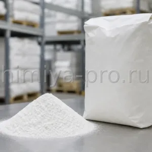 Белый мелкодисперсный порошок микрокристаллической целлюлозы марки 102 в мешке на фармацевтическом складе