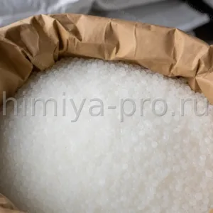 Прозрачные до молочно-белых гранулы полиэтилена LLDPE в мешке для упаковки плёнки и литья под давлением