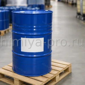 Бесцветная жидкость DMA C10 в стальной бочке — сырьё для ПАВ, ингибиторов коррозии и катализаторов