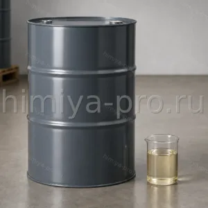 Прозрачная маслянистая жидкость диоктилсебацината ДОС в промышленной бочке 200 кг на складе химической продукции