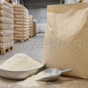 Белый порошок казеината натрия в мешках на сухом складе пищевых ингредиентов для эмульгирования и пищевой промышленности