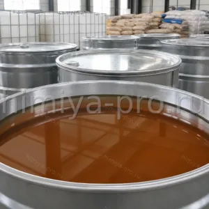 Фурfурol CAS 98-01-1 UN 1199 в канистре на складе сырья для смол, бесцветная или жёлтая жидкость furfural