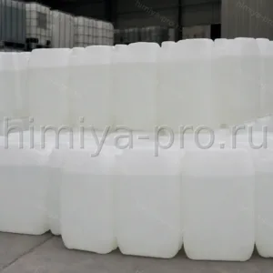 Водный раствор пропиленгликоля 50% (ВПР-50%) — прозрачная жидкость в канистрах на складе химического сырья для HVAC и охла...