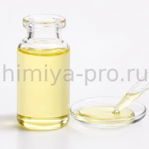 Желтоватая вязкая жидкость токоферилацетата (CAS 7695-91-2) в стеклянном флаконе — сырьё для косметики и БАД