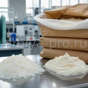 Светлые восковые хлопья и паста текстильного неионогенного ПАВ ОС-25/4000 в мешках 20 кг на производстве