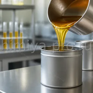 Янтарный масляный концентрат жидкого витамина A при розливе в алюминиевую канистру на производстве