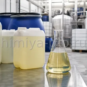 Бледно-жёлтый водный раствор глиоксаля 40% в пластиковых бочках и канистрах на химическом производстве