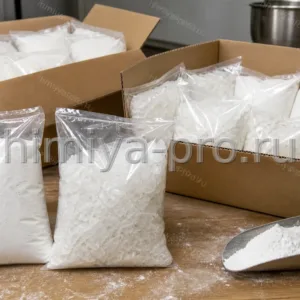 Бесцветные кристаллы кальция сернокислого 2-водного пищевого в пакетах по килограмму для хлебопекарной промышленности.