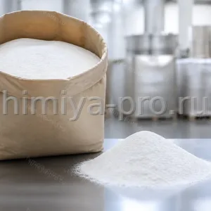 Белый сыпучий порошок кроскармеллозы натрия в промышленном мешке для фармацевтического таблетирования