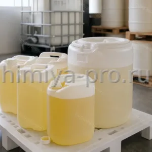 Светло-жёлтое рафинированное персиковое масло в промышленных канистрах на складе косметического сырья