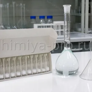 Стеклянные ампулы стандарт-титра тиосульфата натрия 0,1 н в коробке для йодометрии в лаборатории