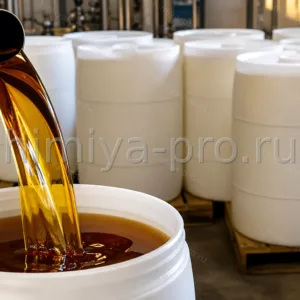 Янтарная вязкая жидкость диэтаноламидов жирных кислот кокосового масла в полиэтиленовой бочке