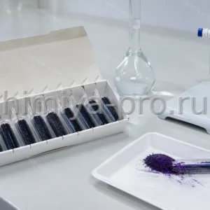 Тёмно-фиолетовые кристаллы перманганата калия в стеклянных ампулах стандарт-титра 0,1 н для перманганатометрии.