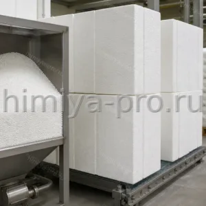 Крупноформатные пенополистирольные блоки и молочно-белые гранулы сырья для блочного формования на линии