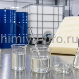 Вязкий прозрачный полиэфирный полиол в бочках и контейнерах для эластичных пенополиуретанов мебели и транспорта.