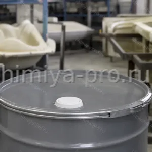 Вязкая ненасыщенная полиэфирная смола в стироле в металлической бочке для формования стеклопластика