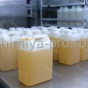 Концентрат фруктовых энзимов черимойи в полиэтиленовых канистрах 5 кг на столе косметического производства