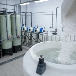 Гранулированную каустическую соду загружают в растворный бак реагентного хозяйства станции водоподготовки.