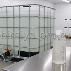 Прозрачный концентрированный кокамидопропилбетаин в IBC на складе сырья для шампуней и бытовой химии