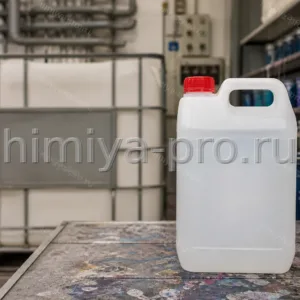 Опалесцирующая молочная дисперсия Эмультекс П в канистре на столе пигментной печати тканей