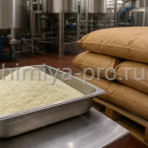 Желтоватый порошок аскорбилпальмитата Е304 у мешков на фоне емкостей для пищевых жиров