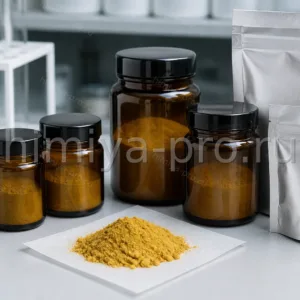 Жёлто-коричневый порошок экстракта икариина в янтарных банках на лабораторном столе